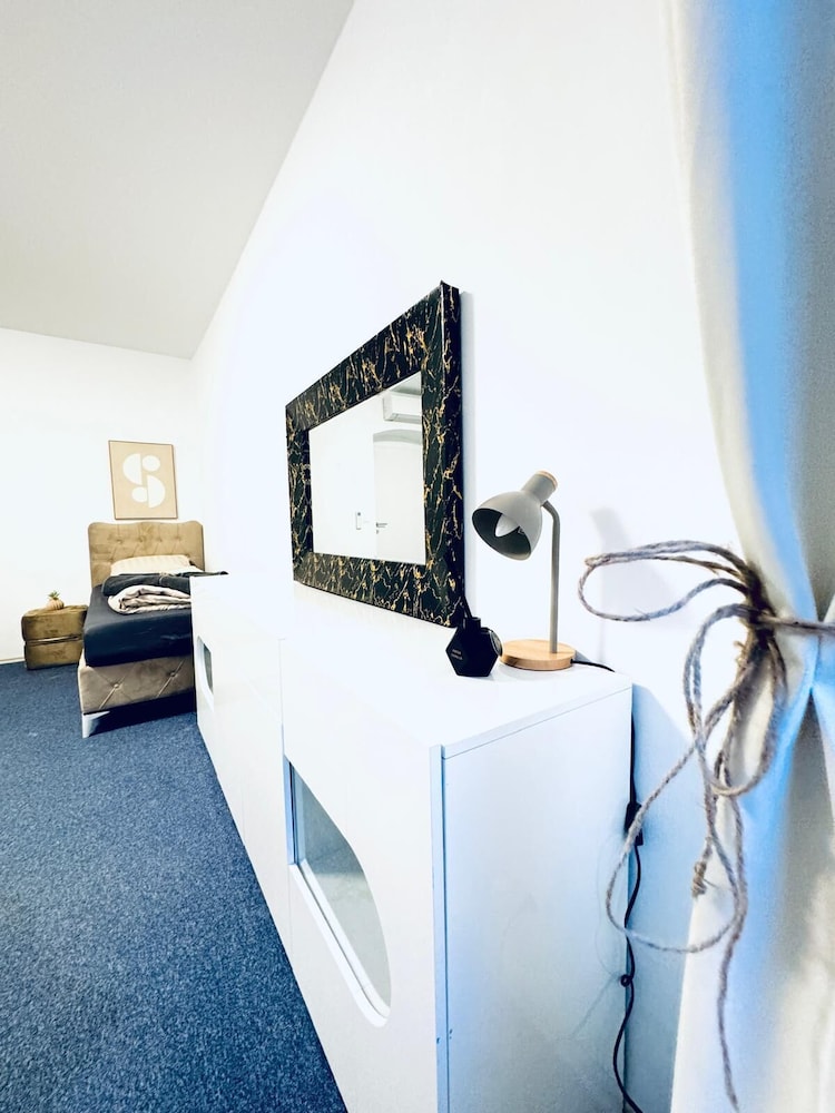 Spacious 7BR Apartment Prime Location