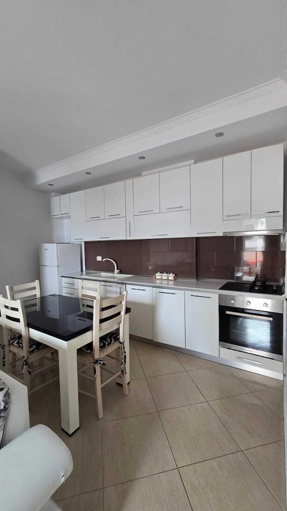 Tirent Apartment - Your Beach Home in Vlorë