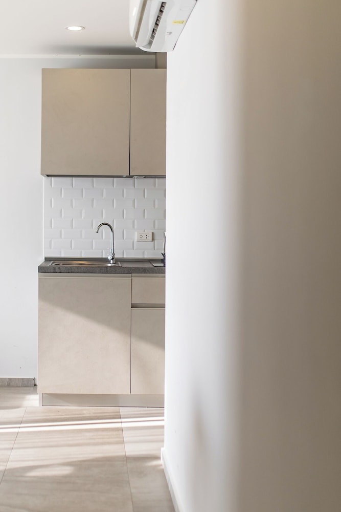 Modern Condo - 1BR & Office T3-528