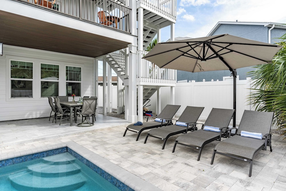 Modern 5bdr w/ Private Pool, 2 min Walk to the Beach! Montoute by Avantstay