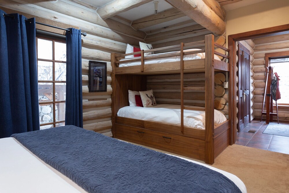 Pine Inn at Trail's End Lodge - Three Bedroom Residence with Den and Spa #5 3 Condo