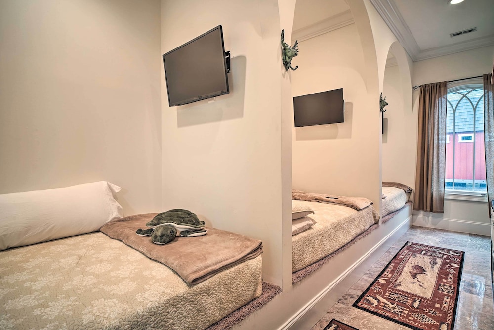 Dog-friendly Family Home Steps to Norris Lake view 4