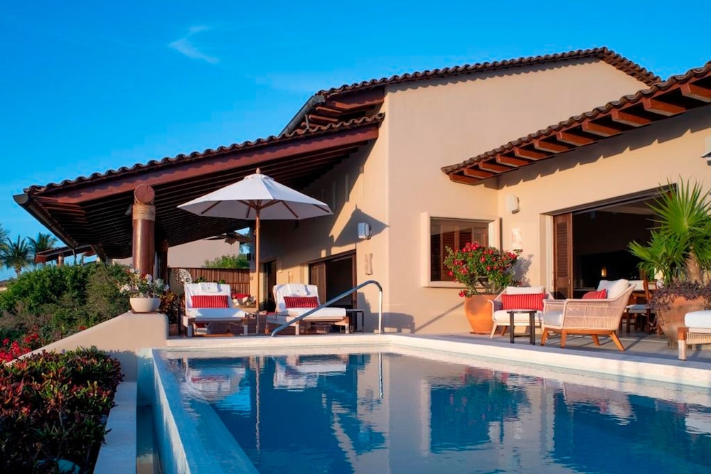 Staffed Ocean View Villa w Four Seasons Amenities