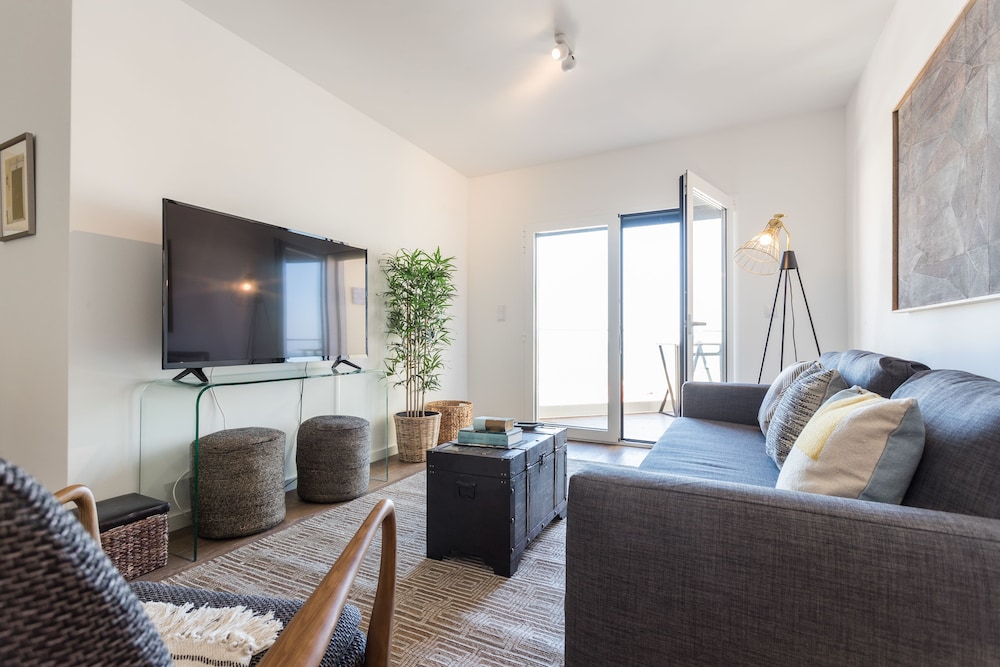 Alfama Lounge Three-Bedroom Apartment w/ River View and Parking - by LU Holidays