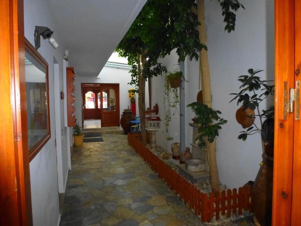 Vlachakis Hotel