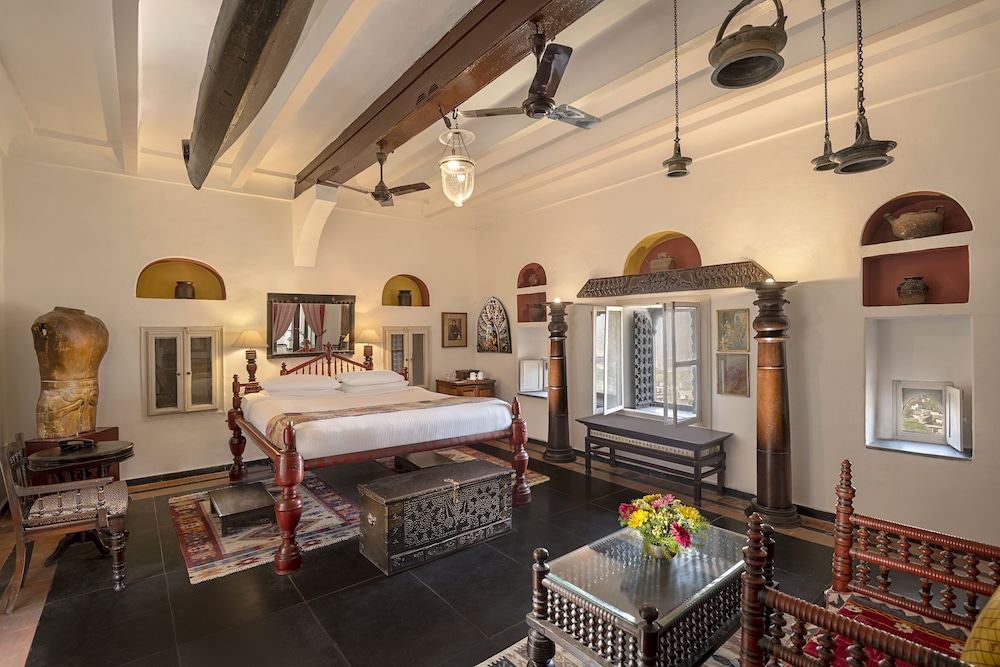 Neemrana Fort-Palace