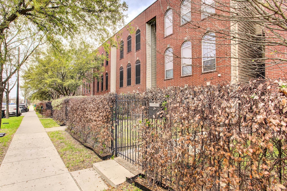 Downtown Houston Townhome w/ City Views! - main view