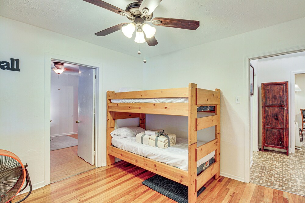 4 Mi to Mcgee Beach: Corpus Christi Home w/ Patio