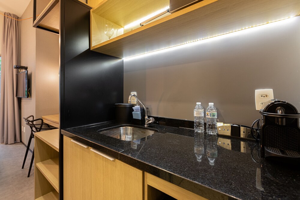 ESD - Studios E-Side By Anora Spaces
