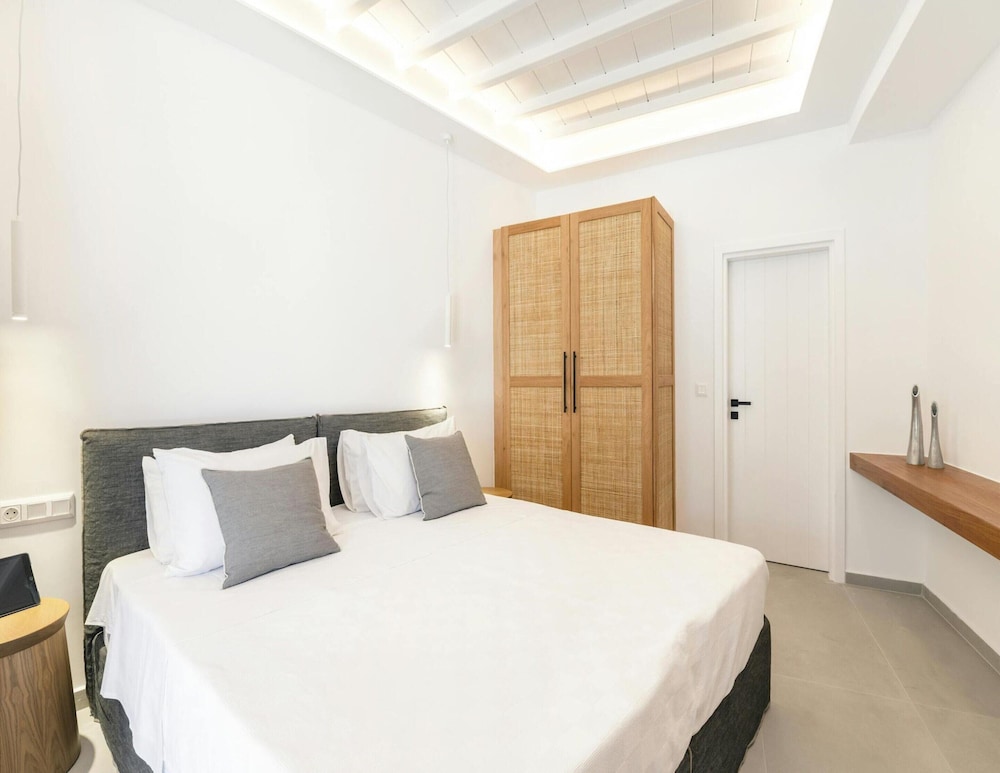 Unique Cycladic Villa With Pool