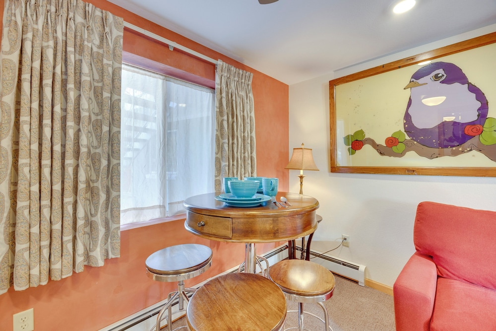 Pikes Peak Mountain Views: Manitou Springs Apt