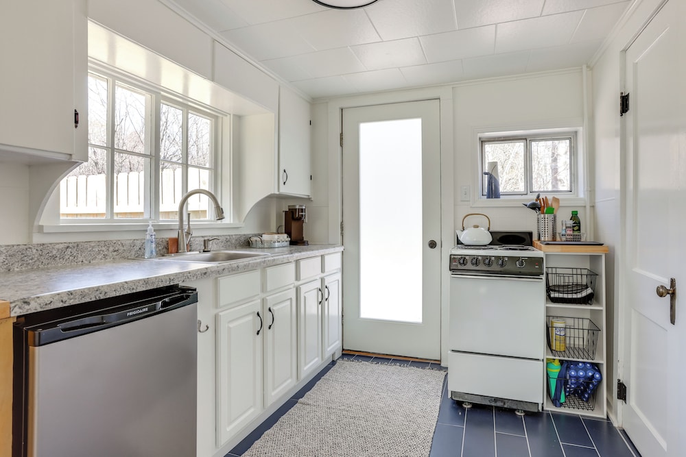 Walk to Beach & Dtwn: Frankfort Cottage w/ BBQ