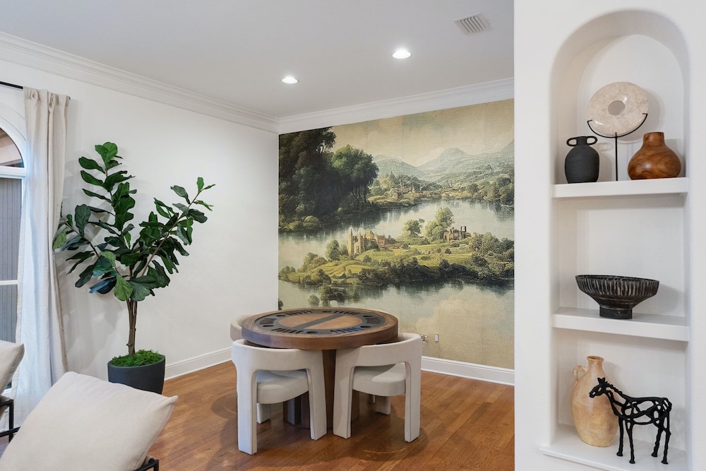 Chic & Secluded 4 BDR in Desirable Tarrytown! - Image 3