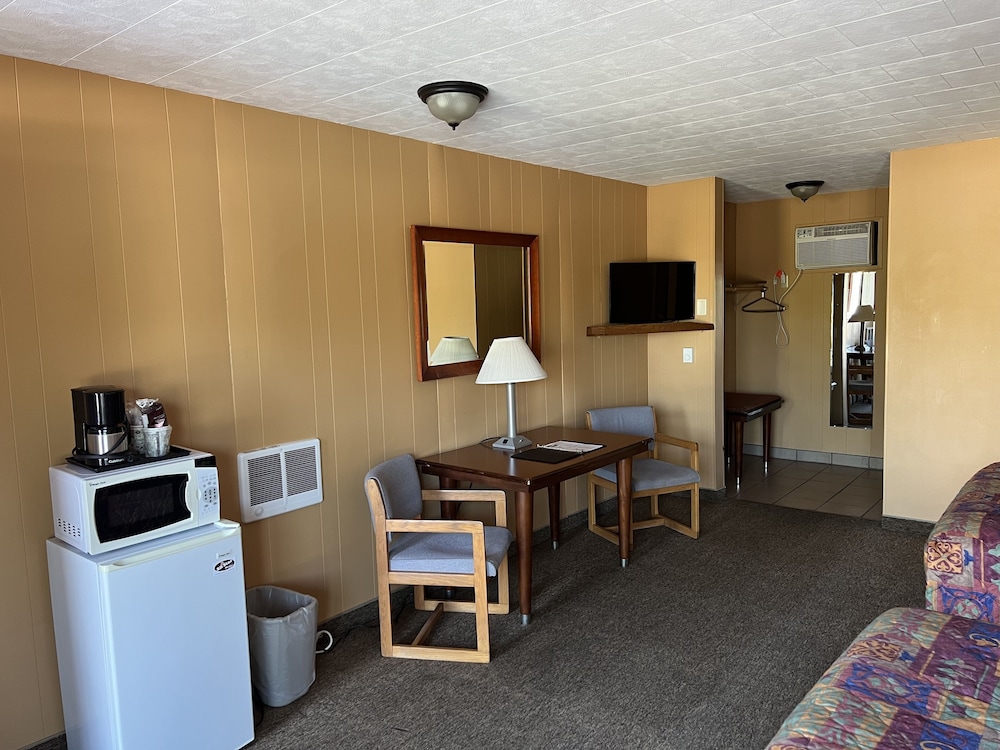 All Star Inn & Suites