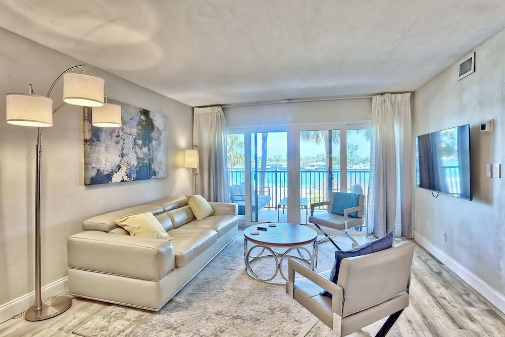 Land's End 1-206 Bay Front-premier