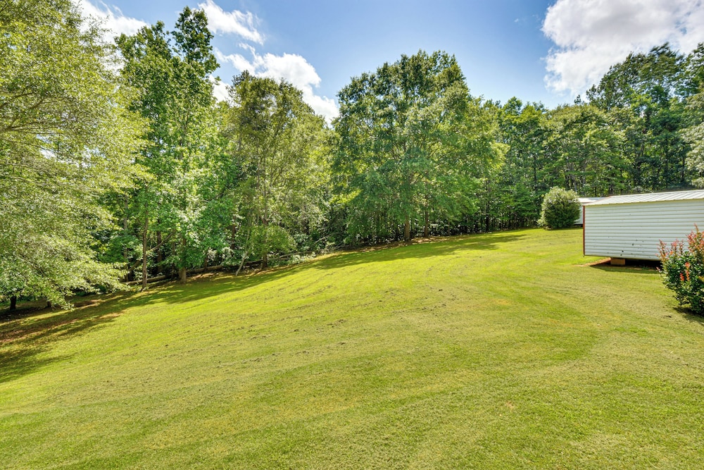 2 Mi to Dtwn: Retreat on 3 Acres in Pelzer!
