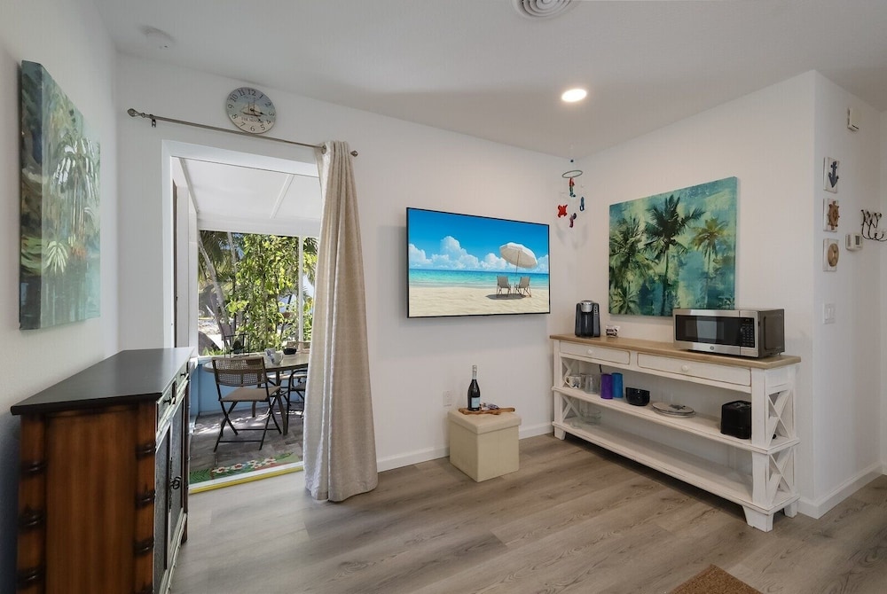 Minnow 1 1 Bedroom Cottage by RedAwning