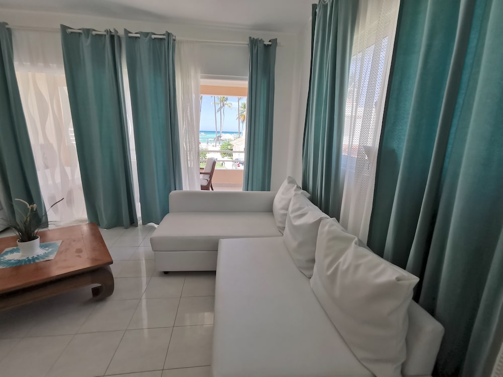Los Corales Tropical Beach Resort & SPA