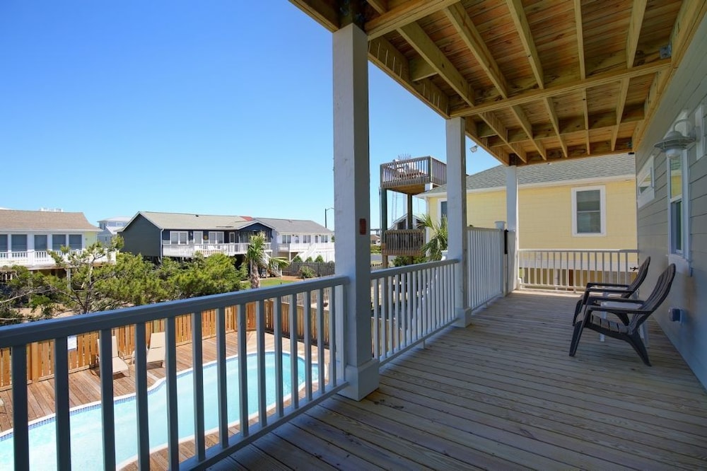 Absolute Paradise 5 Bedroom Home by RedAwning