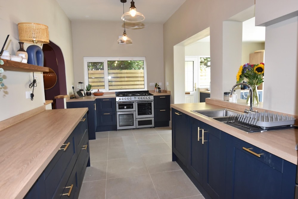 Blenheim House a Seaside Home for 12 view 4