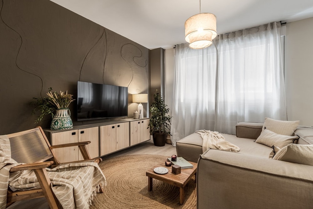 Andujar - 3 Bedrooms in Trafalgar