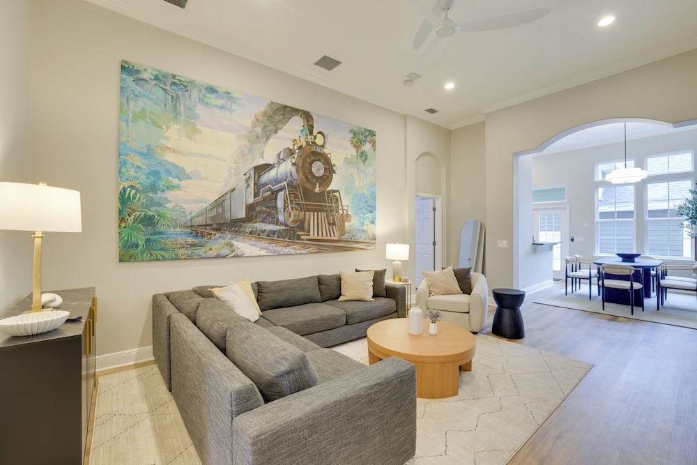 Townhome w/ Patio < 5 Mi to UF Campus!