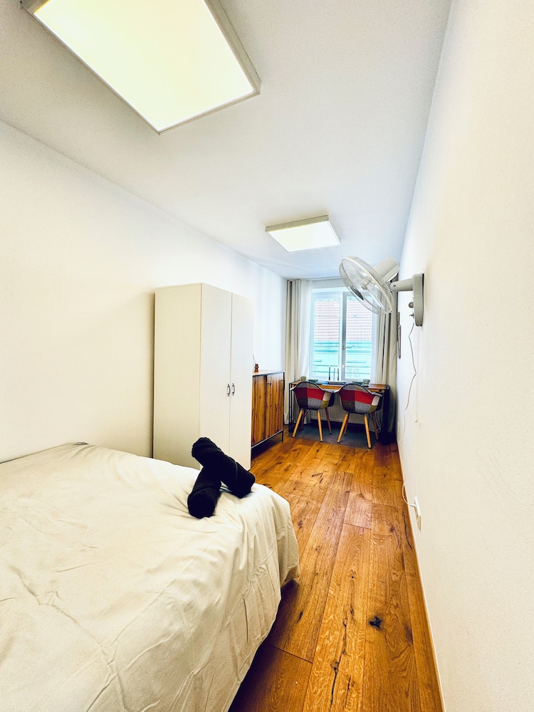 Comfortable Room Near Kaufpark Alterlaa