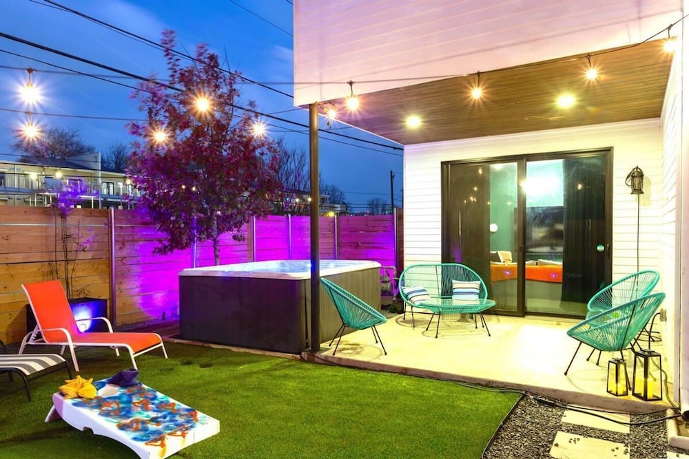 Austin 5BR House With Backyard Near Rainey St