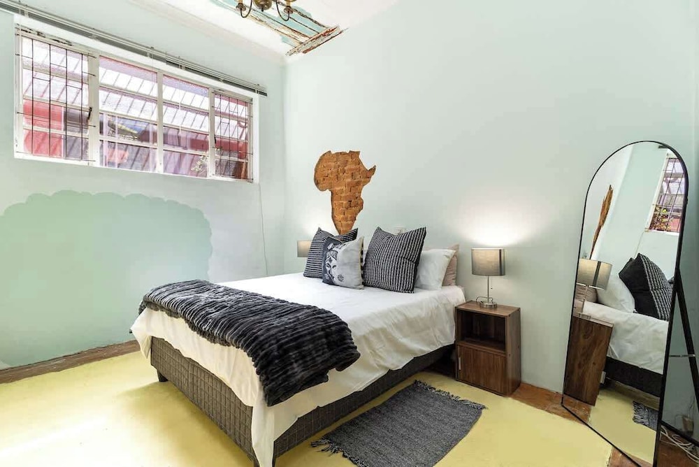 Funky Pet Friendly, 2-bedroom Escape, Bo-kaap