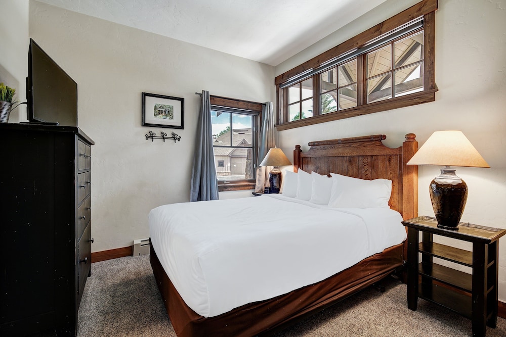Private Townhome Close To Ski Back And Hot Tub 3 Bedroom Townhouse