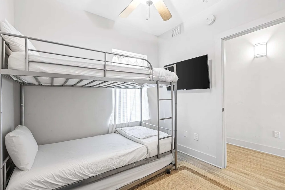 Salt and Shore Escape Sleeps 7