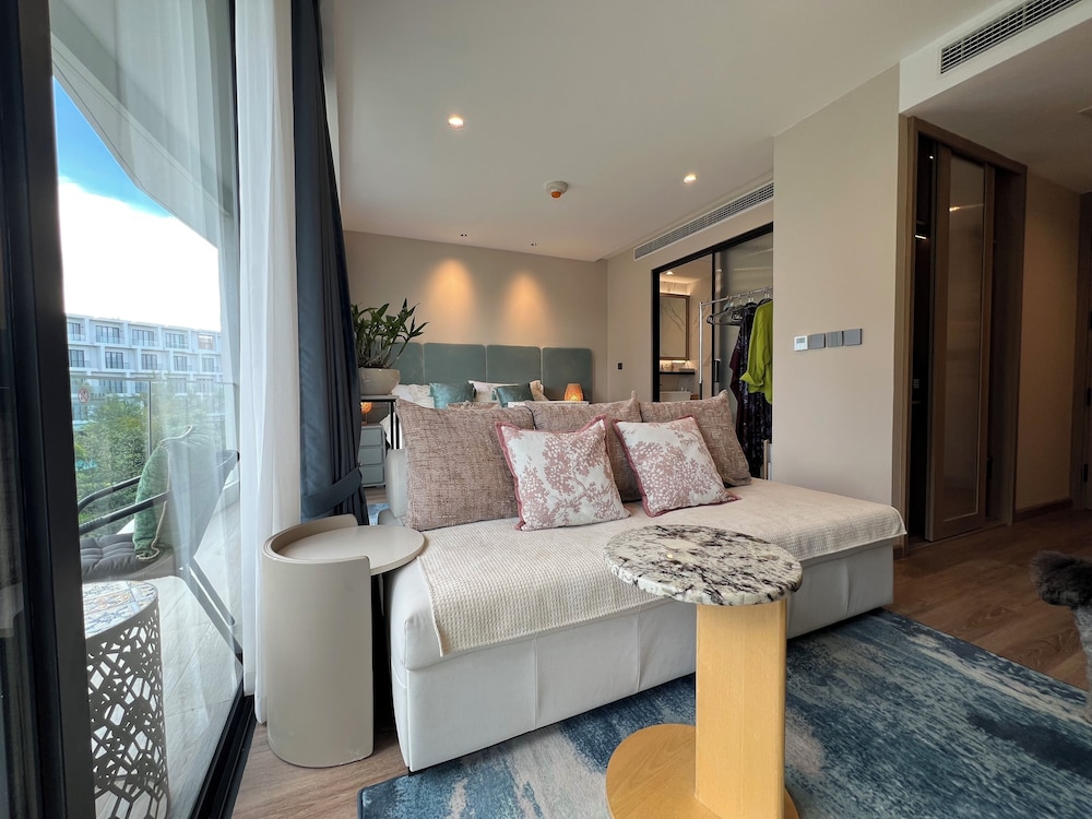 1BR 5Min Walk to BeachPool&Gym C243