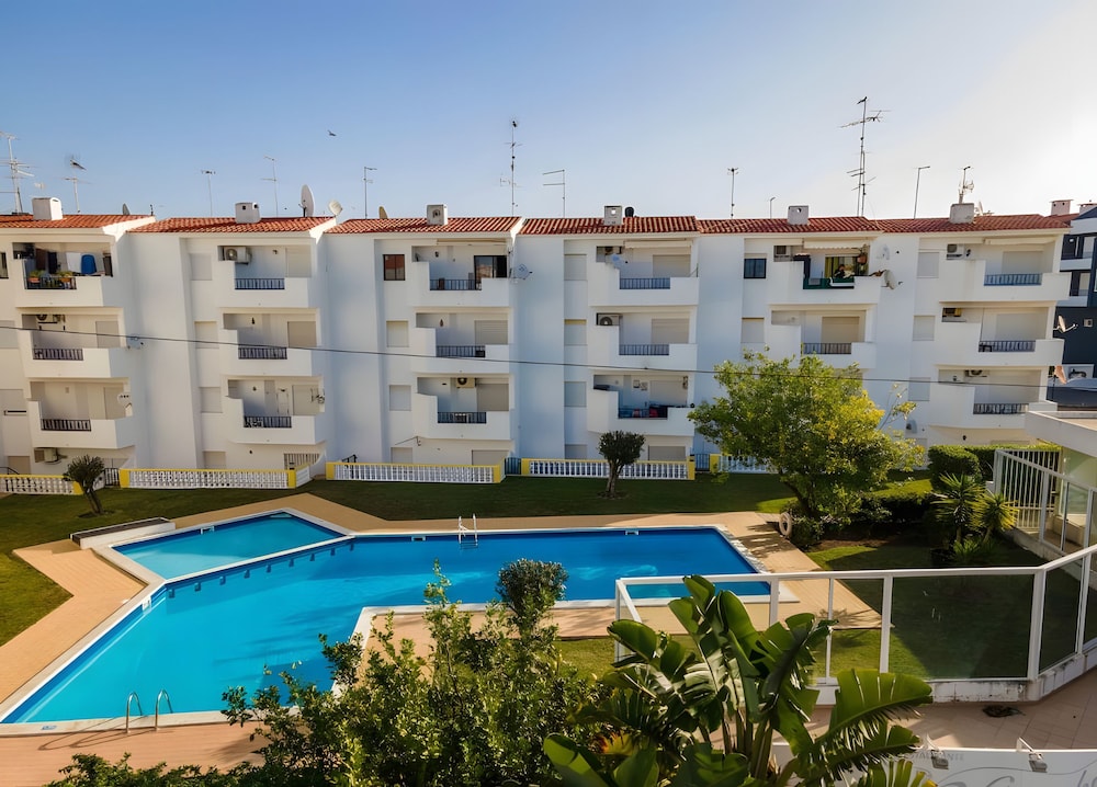 Santa Eul lia 2-bedroom Apartment w Swimming Pool