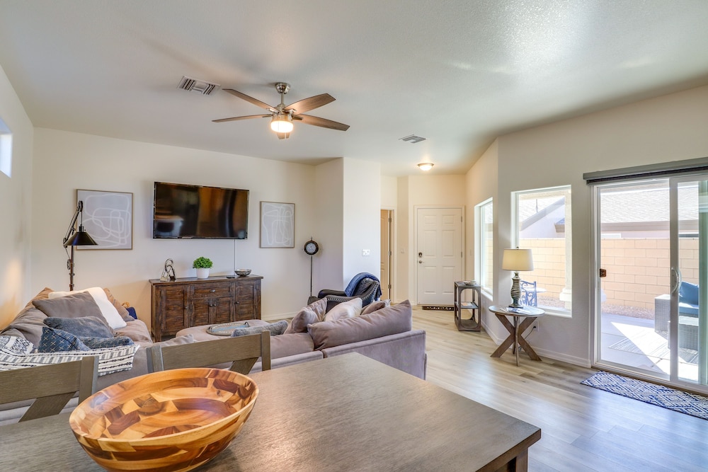 Bullhead City Home: Central A/C + Pool Access view 2