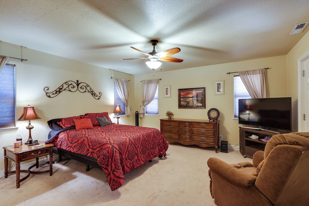 Groveland Vacation Rental Near Pine Mountain Lake!