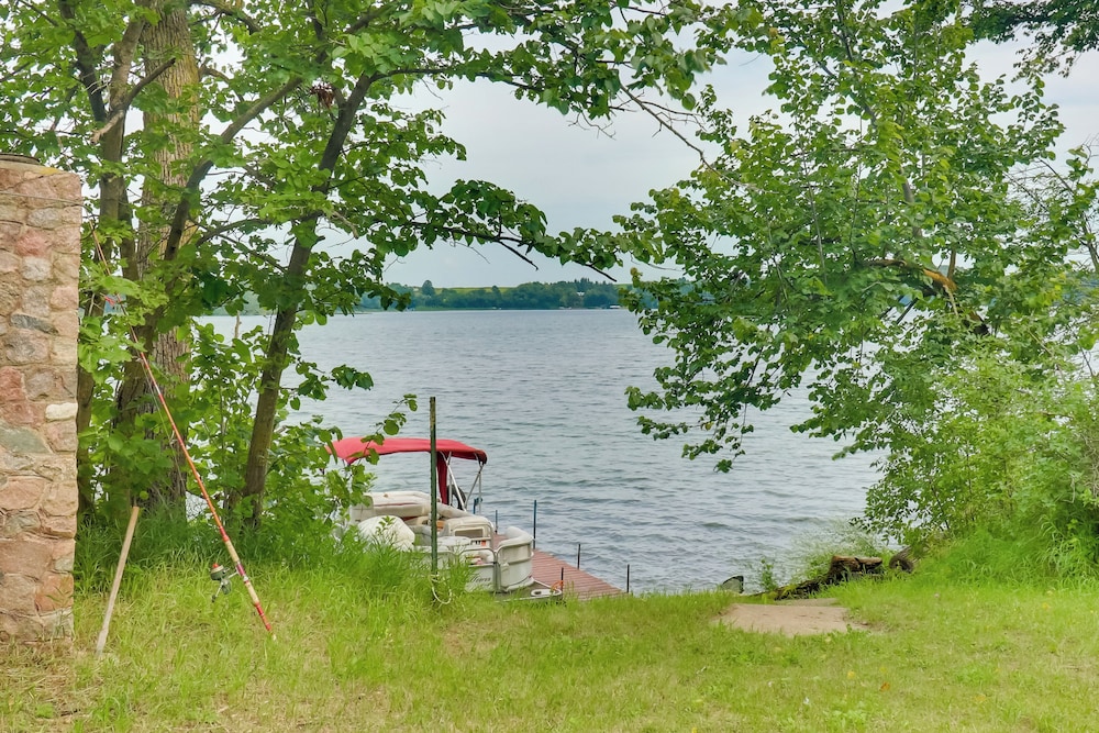 Unplug & Unwind Lakeside: Cabin in Vergas