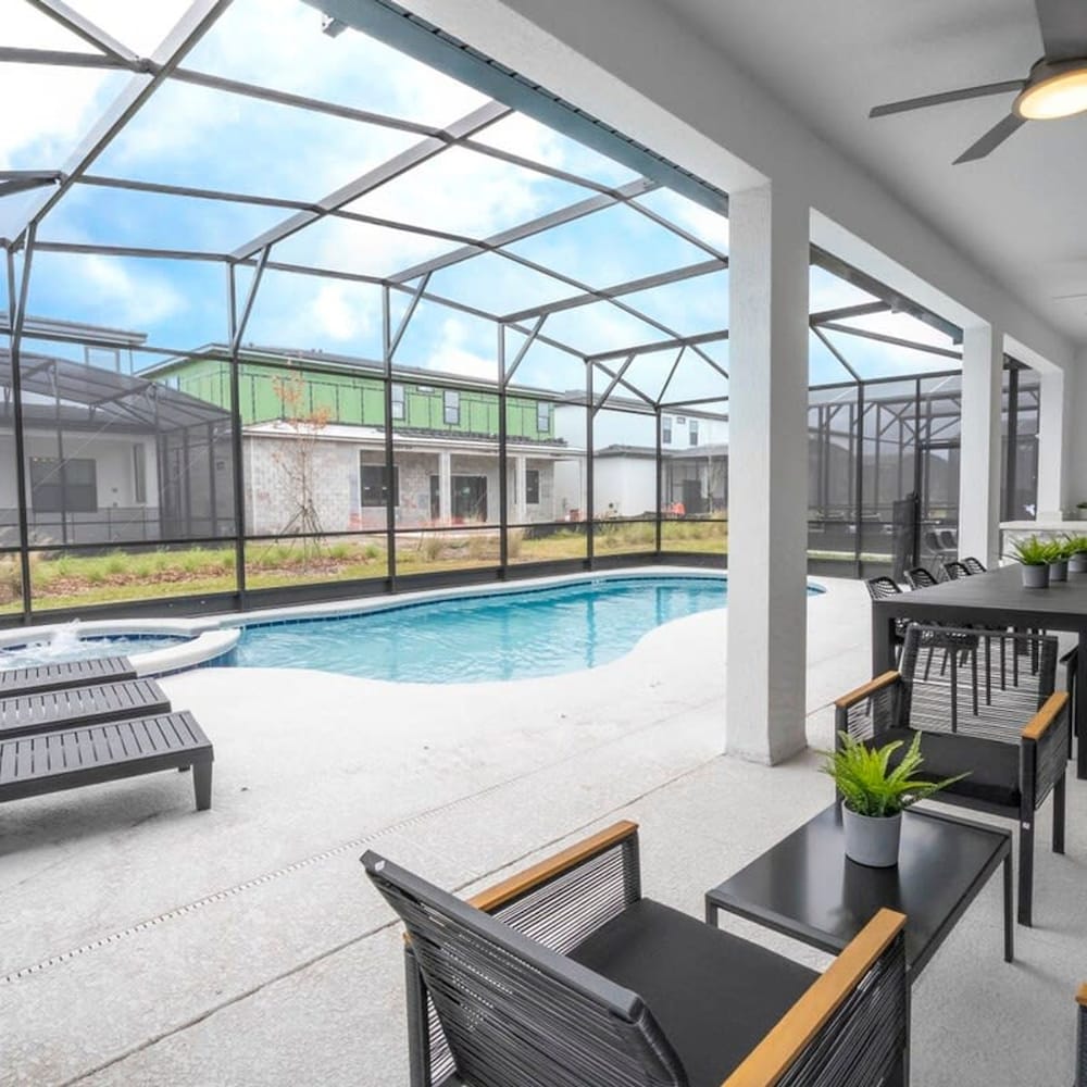 6152 Fantastic Spacious Home for Your Family