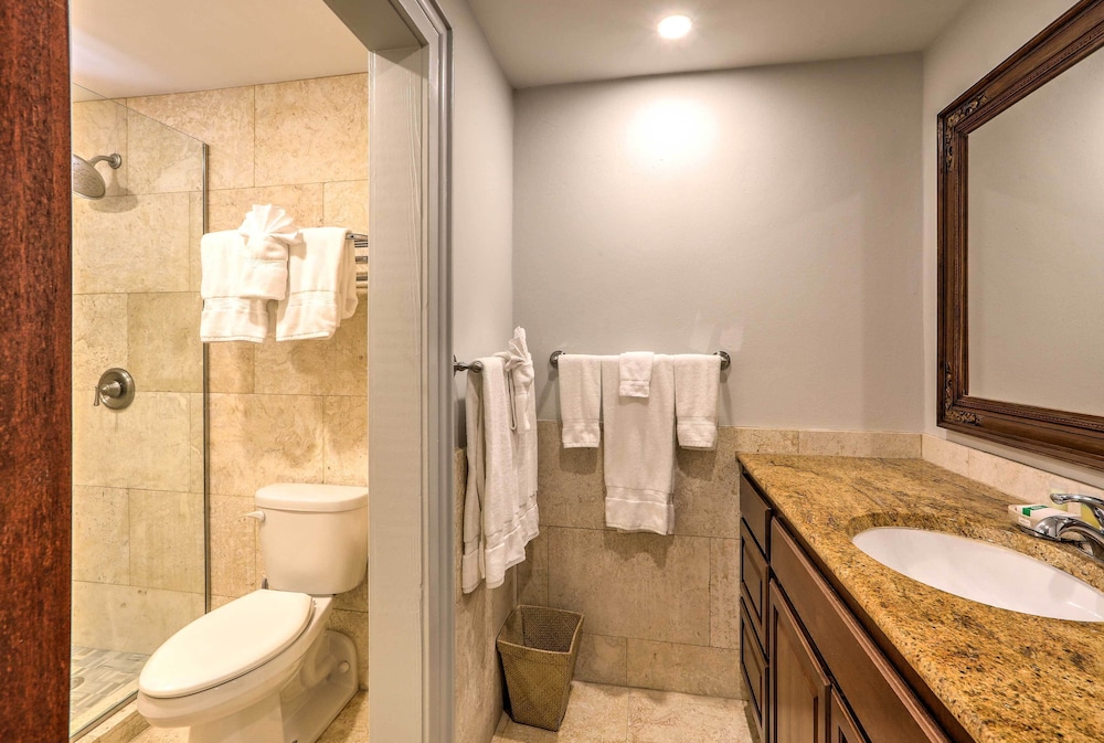 Walk to Beach: St Thomas Condo w/ Balconies