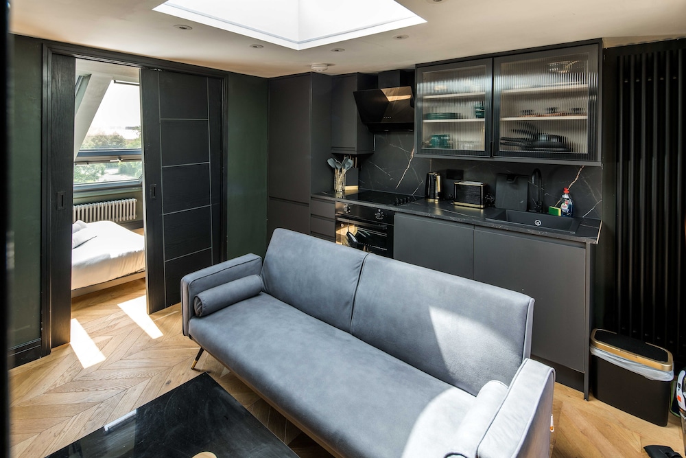 Converted Cosy 1BD Self-Contained Studio for 3