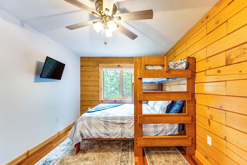Mtn-view Deck: Scenic Conway Log Cabin!