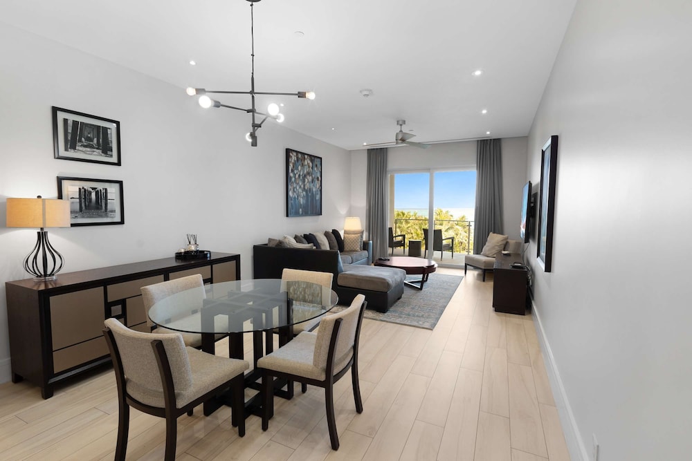 Stunning Oceanview 2 Bed Condo at ONE Cable Beach