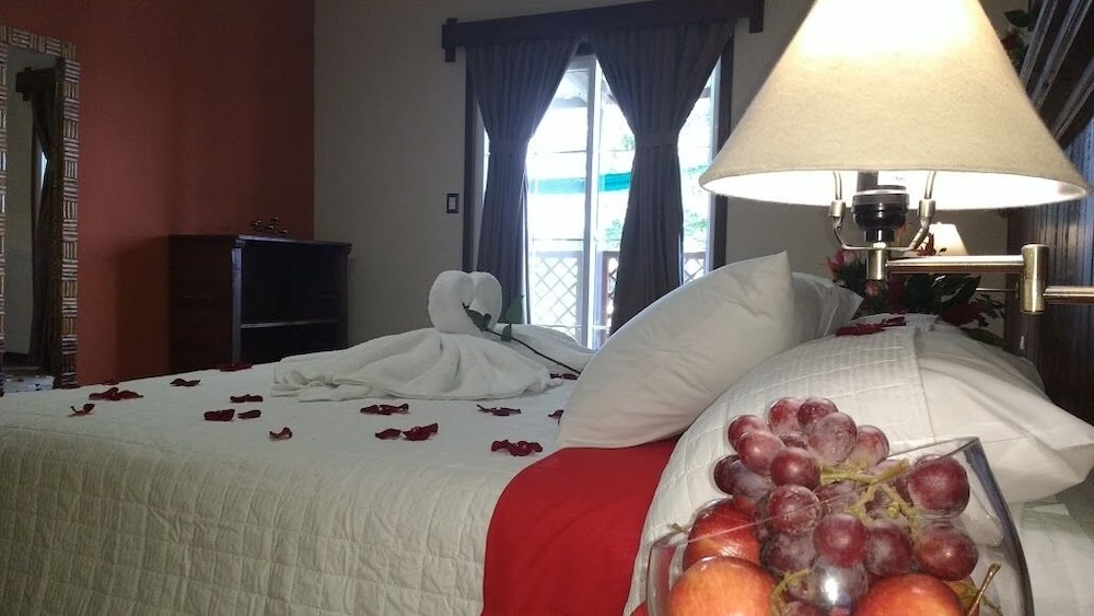 San Pedro Vacations - Hotel Vinas del Lago - Property Image 5