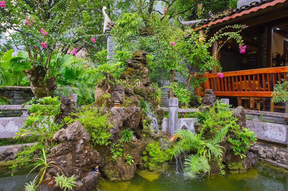 Yangshuo Scenic Mountain Retreat