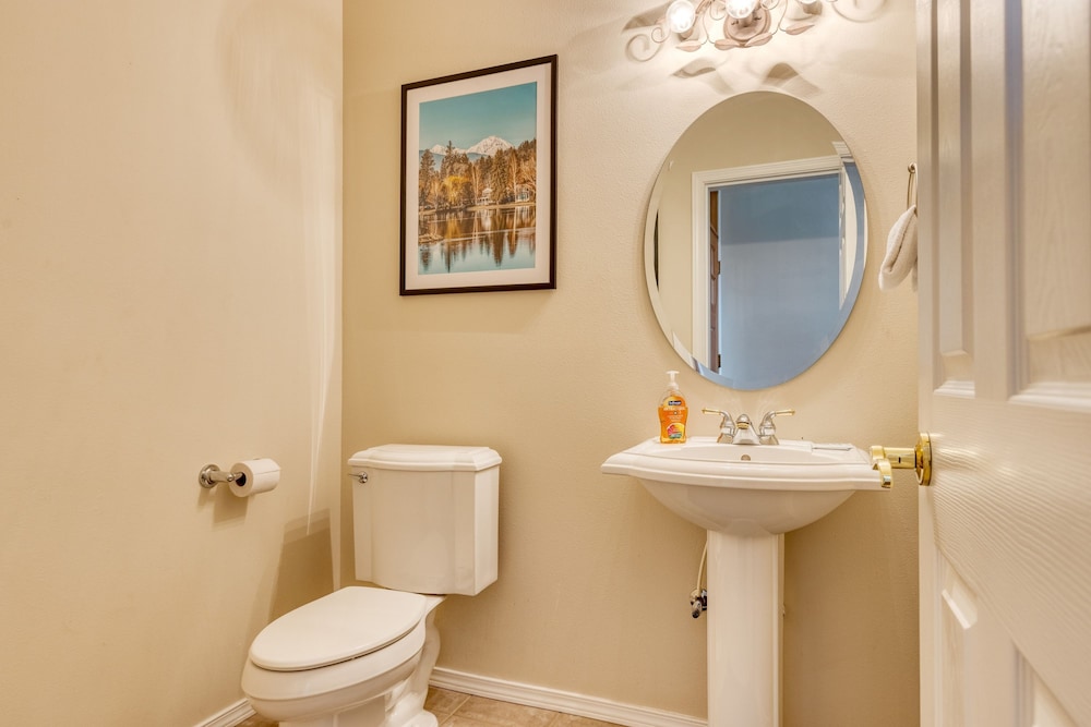 Forest Ridge Loop by Avantstay Hot Tub Private Community Amenities
