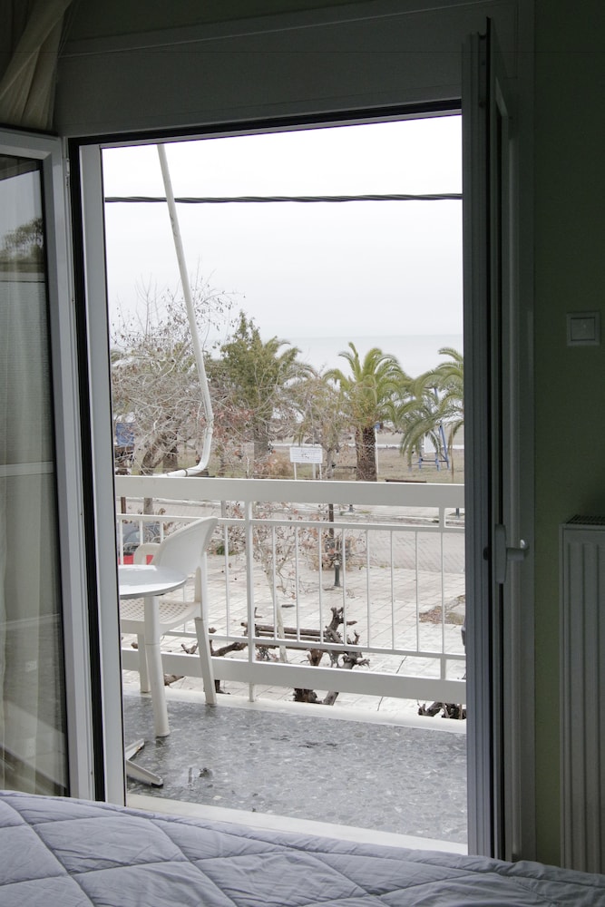 Flisvos Rooms