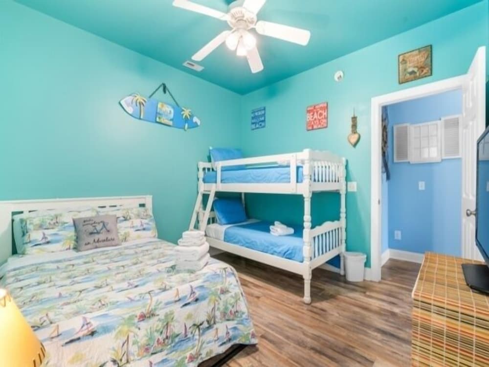 Atlantis Blue - Relaxing Beach Getaway Home Directly Across The Street From Beach Access! 5 Bedroom Home by RedAwning