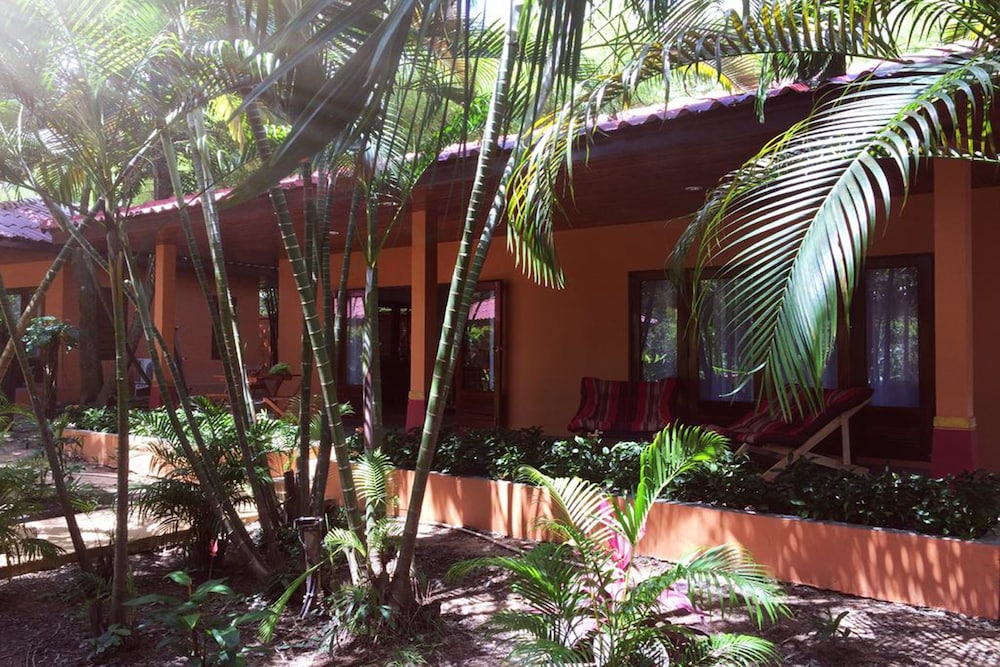 Sazana Villa Resort