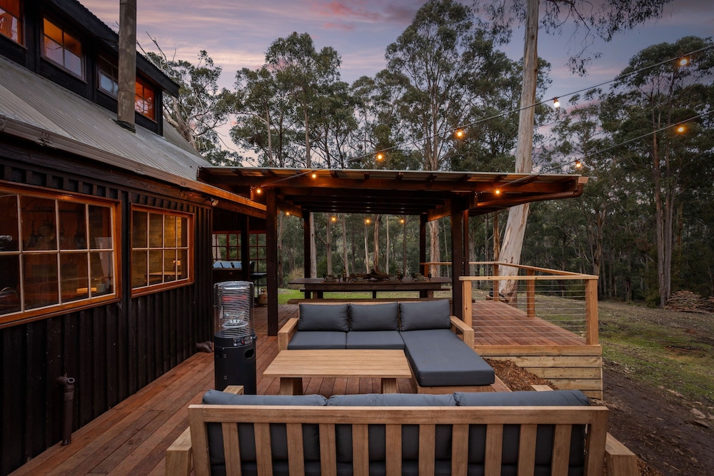 Onyx Retreat Healesville Luxury Lodge x Hot Tub
