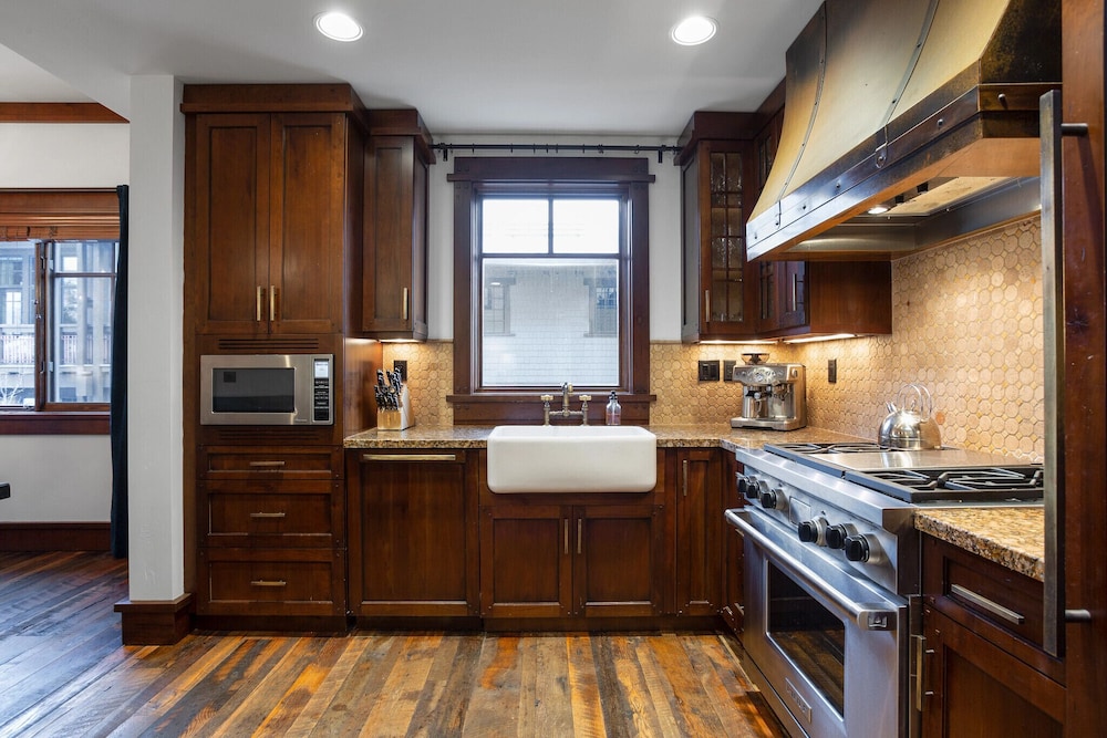 Arrowleaf Lodge- Two Bedroom Residence #209 2 Condo