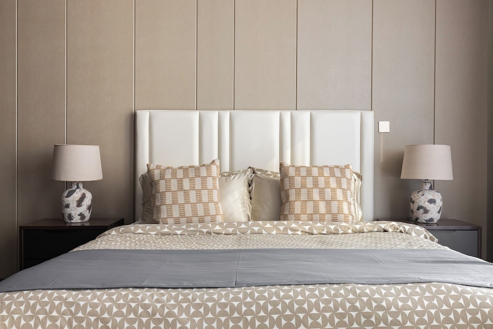 SIMPLY COMFORT Skyline Apts at Nobles Tower with Luxury Burj View